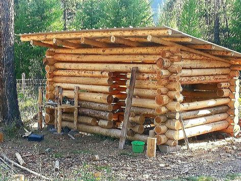 Garden Shed Ideas Exterior, Old Log Cabin, Log Shed, Diy Log Cabin, How To Build A Log Cabin, Bushcraft Shelter, Cabin Diy, Log Cabin Living, Small Log Cabin