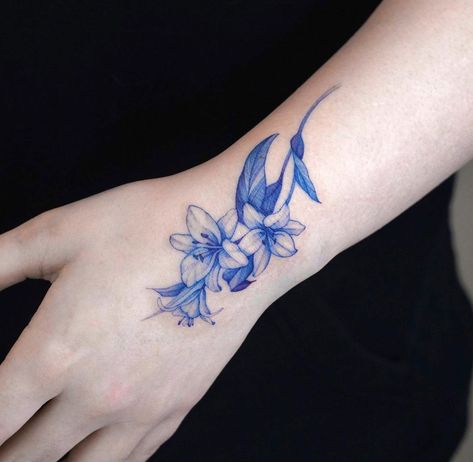 Blue Finger Tattoo, Blue Lily Tattoo, Tats Ideas, Blue Lilies, Lily Tattoo Design, Blue Fingers, Japanese Flower Tattoo, Orchid Tattoo, Tattoo Practice