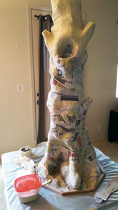 Paper Mache Tree, Classroom Tree, Cardboard Tree, Tree Props, Alice In Wonderland Diy, Paper Mache Projects, Set Design Theatre, Diy Tree, Paper Tree