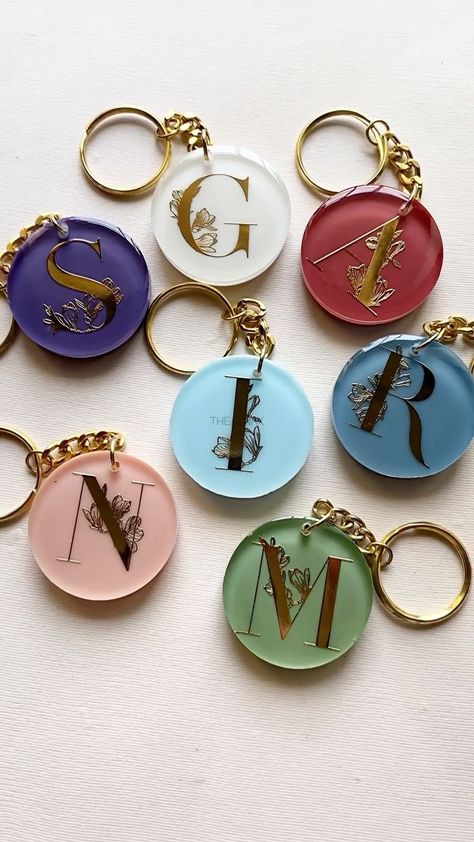 Resin Photo Ideas, Photo Keychain Ideas, Keychain Resin Ideas, Epoxy Keychain Ideas, Resin Keychain Ideas Alphabet, Key Chains Ideas, Resin Photo Keychain, Resin Keychain Ideas, Keychains Ideas