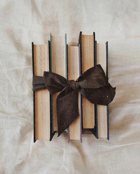 Bookstagram Posts, Book Advertising, Book Photography Instagram, Bookstagram Inspiration, Book Instagram, Book Cafe, Coffee And Books, Book Projects, Open Book