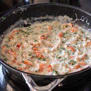 A pan of crayfish and sauce simmering Crayfish Pasta, Crayfish Recipes, Crayfish Tails, Jamie's 30 Minute Meals, Shrimp Meal Prep, Etouffee Recipe, Recipe For Pasta, Pasta Pasta, Swedish Recipes