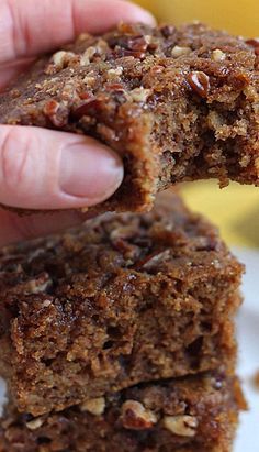 Oatmeal Cake Breakfast, Shabbat Breakfast Ideas, Oatmeal Spice Cake, Oatmeal Coffee Cake Recipes, Vegan Oatmeal Cake, Oatmeal Cake Recipes, Applesauce Oatmeal Cake, Chocolate Oatmeal Cake Recipe, European Pastry Recipes