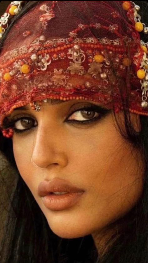 Beaded Headpiece, Boho Inspo, Arabian Women, Arab Beauty, Arab Women, Indian Aesthetic, Arabian Nights, Feminine Aesthetic, Girls Makeup