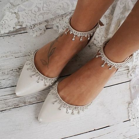 Bride Shoes No Heel, Bride Shoes Wedding Flats, Wedding Bride Shoes Comfortable, Wedding Shoes Light Blue, Wedding Ballet Shoes, Bride Shoes Flat, Flat White Wedding Shoes, Wedding Shoes Comfortable Flats, Cute Wedding Flats