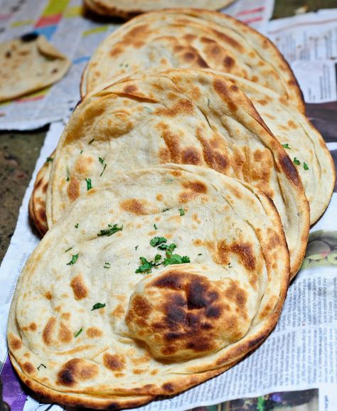 Baked Flatbread, Chicken Kadai, Chicken Kadai Recipe, Naan Roti, Indian Food Photography, Tandoori Roti, Shawarma Recipe, Roti Recipe, Flower Wallpapers