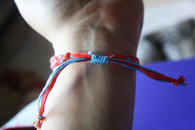 Square knots on friendship bracelet ends Friendship Bracelets Ends Ties, Chain Link Friendship Bracelet, Friendship Bracelet Ends, Friendship Bracelets Ending Ties, Friendship Bracelet Ending, Square Knot Friendship Bracelet, Chevron Bracelets, Red Hand-strung Braided Friendship Bracelets, Friendship Embroidery