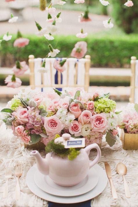 Parisian Themed Bridal Shower Ideas on Love the Day Table Decorations Hydrangea, French Backyard, Rococo Wedding, French Bridal Showers, Paris Bridal Shower Theme, Paris Bridal Shower, Romantic Bridal Shower, Backyard Gardens, Bridal Shower Inspo