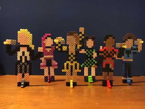 the SIX musical cast in perler beads... super easy to make :) Broadway Perler Beads, Hamilton Perler Beads, Perler Bead Music, Hammer Beads, Kandi Perler, Six Musical, Six The Musical, Hamma Beads Ideas, Kandi Ideas