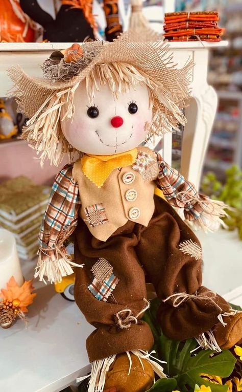 Scarecrow Sewing Pattern, Homemade Scarecrows, Scarecrow Diy, Fall Season Crafts, Halloween Costumes Scarecrow, Scarecrow Doll, Scarecrow Crafts, Fall Party Decorations, Fall Decor Diy Crafts