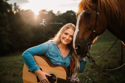 girl with horse and guitar Photography With Guitar, Girl With Horse, Equine Photoshoot, Horse Photoshoot, Horse Pics, Farm Photography, Guitar Pics, Equine Photographer, Equine Photography