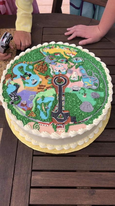 Disneyland Birthday Cake, Map Of Disneyland, Map Cake, Disneyland Map, Disney Desserts, Disneyland Birthday, Disney Treats, Please Please Please, Disney Day