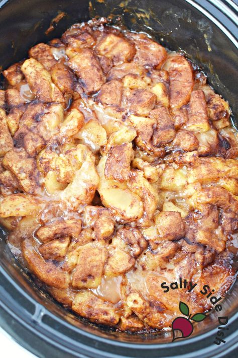 Crockpot Apple Cinnamon Rolls with Pie Filling - ⭐⭐⭐⭐⭐ Cinnamon Rolls In Crockpot, Crockpot Apple Cinnamon Rolls, Apple Pie Filling Cinnamon Rolls, Pie Filling Cinnamon Rolls, Cinnamon Apples Crockpot, Apple Crockpot Recipes, Crockpot Apple Pie, Easy Apple Pie Filling, Crockpot Cinnamon Rolls