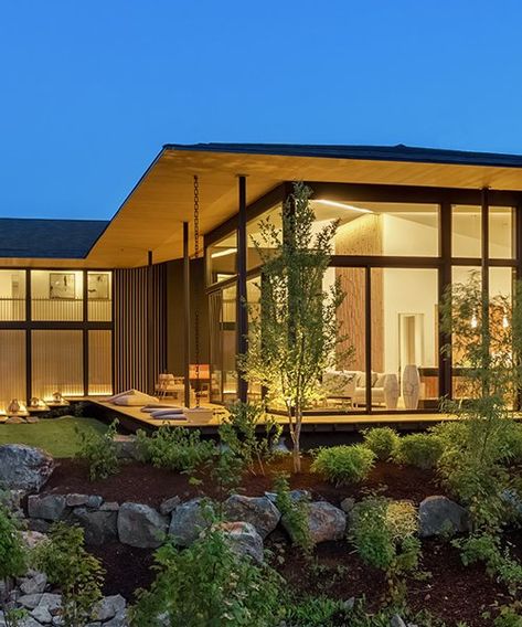 kengo kuma's suteki home in portland encourages outdoor living Kengo Kuma House, Kengo Kuma Architecture, Kengo Kuma, Japanese Architect, Hawaii Homes, Famous Architects, Architect House, Home A, Portland Oregon