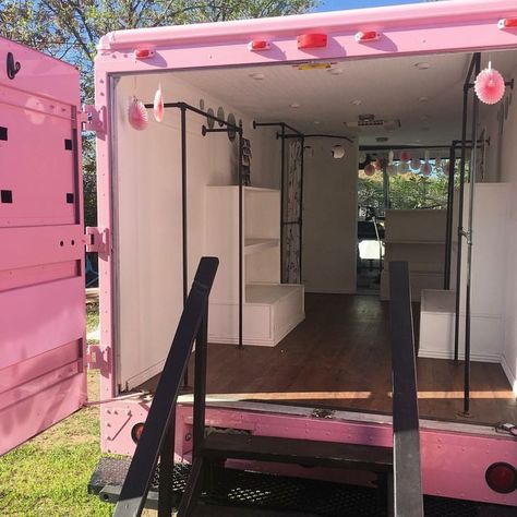 Mobile Boutique Ideas, Mobile Nail Salon, Mobile Fashion Truck, Mobile Beauty Salon, Pop Up Truck Campers, Mobile Spa, Fashion Truck, Mobile Beauty, Truck Campers