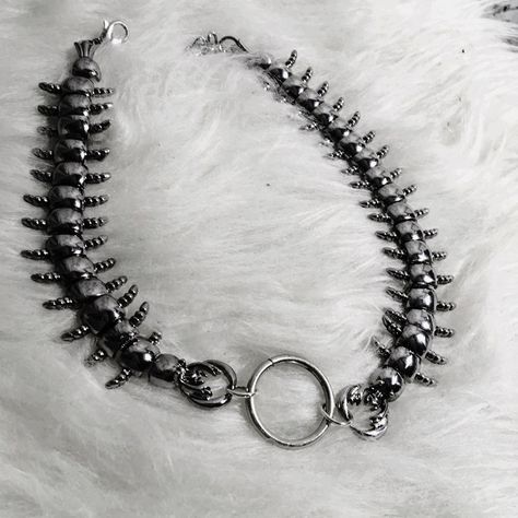 𝔙𝔞𝔪𝔭𝔦𝔯𝔞 on Twitter: "Centipede choker by Devils Remains.… " Grunge Necklace, Diamond Infinity Necklace, Centipedes, Vintage Jewelry Diy, Creepy Crawlers, O Ring Choker, Lucky Charm Necklace, Dope Jewelry, Rock Concert