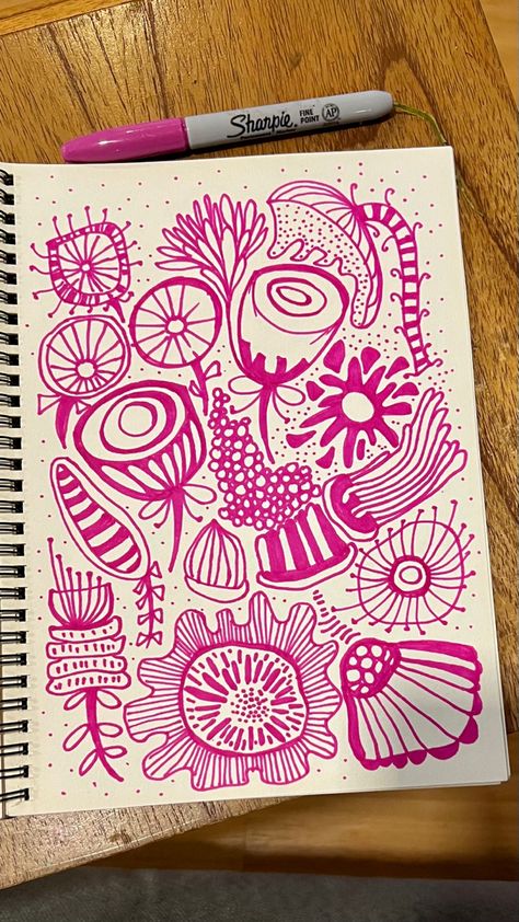 Pink Sketches Drawings, Sharpie Flower Drawings, Pen Art Colorful, Marker Patterns Drawing, Calming Drawing Ideas, Brush Marker Art Ideas Easy, Drwng Ideas Color, Graphic Marker Art, Sharpie Drawings Ideas