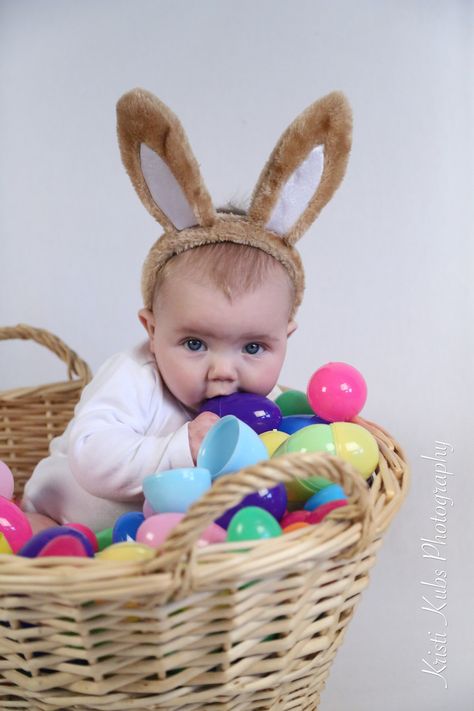 5 Months Easter Egg Baby Picture www.kristikubs.com Baby Photo Shoot Ideas, Baby Easter Pictures, Easter Baby Photos, Egg Baby, Easter Photoshoot, Baby Photo Shoot, Eggs For Baby, Milestone Pictures, Photo Shoot Ideas