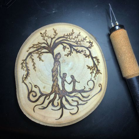 This is by far my most popluar handmade piece! It’s the perfect gift for any Mother! Mother Tree, Recycled Artwork, Wood Burning Patterns Stencil, Wood Burning Techniques, Burned Wood, Wood Slice Art, Wood Serving Board, Wood Burning Crafts, Fun Halloween Decor