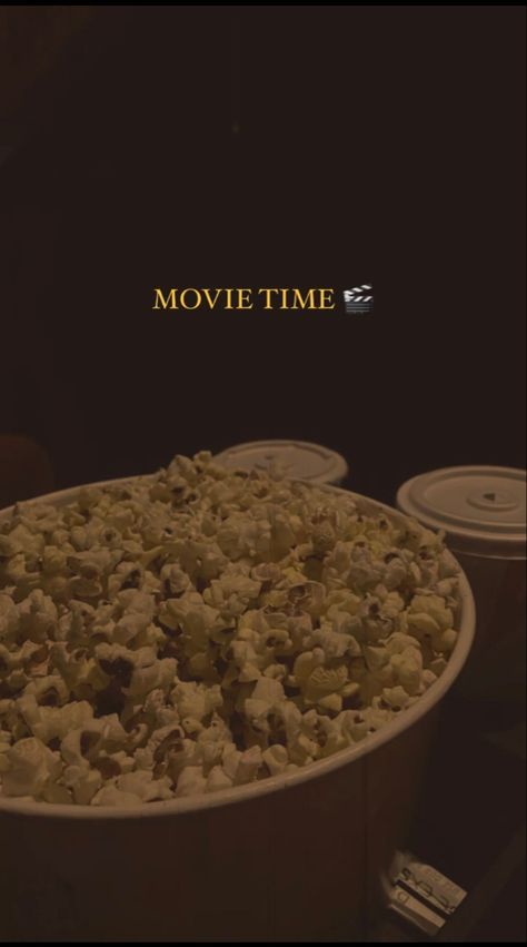 Cool Wallpapers Music, Movie Night Photography, Movie Theater Aesthetic, Dark Room Photography, Movie Theater Popcorn, Theatre Pictures, Movie Popcorn, Food Captions, Popcorn Party