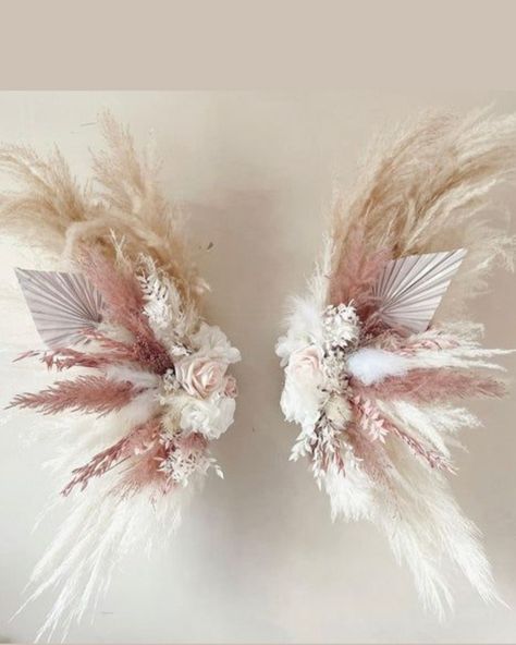 Pampas Wings, Wings Wall Art, Esthetician Room Decor, Decoration Restaurant, Lavender Aesthetic, Beauty Room Decor, Diy Arrangements, Beauty Room Design, Lash Room