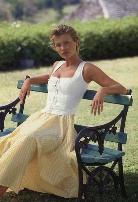 New England Summer Aesthetic Outfits, 90s Country Fashion Women, Summer Vintage Outfits, Vintage Editorials, Victoria Magazine, Stephanie Seymour, French Girl Style, Cindy Crawford, A Magazine