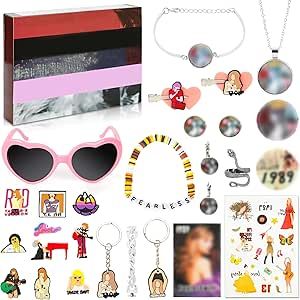 Taylor Swift Advent Calendar with keychains, Eras Tour bracelets Taylor Swift Toys, Taylor Swift Advent Calendar, Eras Tour Bracelets, Christmas Countdown Calendar, Xmas 2024, Taylor Swift Outfits, Countdown Calendar, Christmas Box, Christmas Countdown