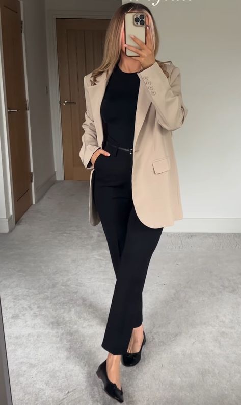 Tan Blazer Black Pants Outfit, Black Blazer Office Outfit, Jw Service Outfits, Female Work Outfits, Beige Heels Outfit, Business Casual Look, Black Blazer Outfit, Capsule Wardrobe Women, Business Professional Outfits