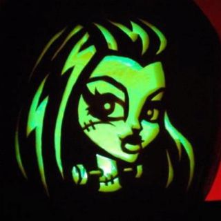 Frankie Stein. Carved by me, pattern from Zombie Pumpkins @Zombie Pumpkins! Frankiestein Monster High, Monster High Pumpkin, Pumpkin Sculpting, Monster High Halloween, Zombie Pumpkins, Halloween Pumpkin Stencils, Cute Pumpkin Carving, Carving Templates, Halloween Pumpkin Carving