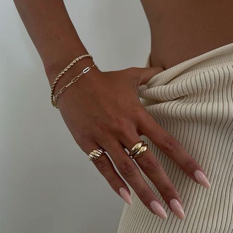 Gold Rings Inspo Aesthetic, Chunky Jewellery Aesthetic, Gold Ring Stack Chunky, Clean Girl Jewelry, Chunky Gold Jewelry, Preppy Jewelry, Ringe Gold, Jewelry Fashion Trends, Classy Jewelry