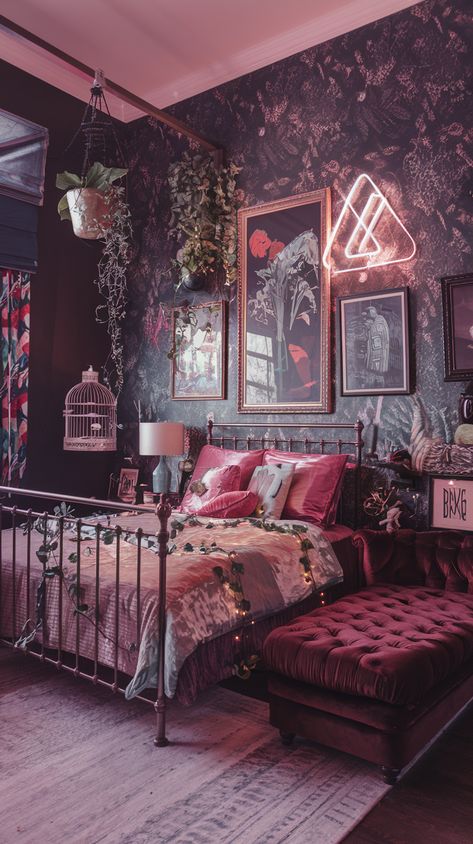 A Maximalist Bedrooms With 70's and 80's style. Vintage Bedroom Inspo Aesthetic, Maximalist Loft, Alt Room Aesthetic, Maxamilist Bedroom, Maxamilist House, Moody Maximalist Decor, Maximalist Bedroom Aesthetic, Gothic Maximalism, Maximalist Bed