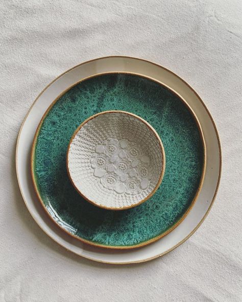 A y s e H a b i b e K u c u k on Instagram: “Mix & match table wares #ceramics #ceramic #london #pottery #lovepottery #design #loveceramic #potteryforall #istanbul #ceramicilious…” Handmade Ceramic Plates, Glazing Pottery, Handmade Ceramics Plates, Green Plates, Plate Ceramic, Pottery Plates, Green Ceramics, Ceramic Plate, Serving Food