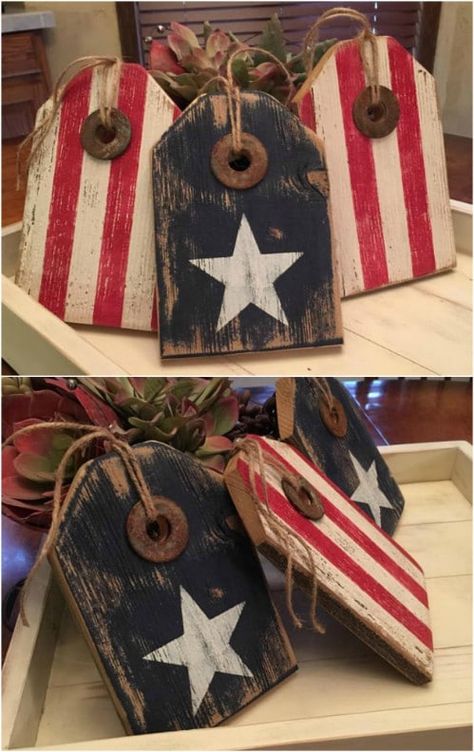 Wood Crafts That Sell, Patriotic Crafts Diy, Rustic Wood Crafts, Americana Crafts, Fourth Of July Decorations, 4th July Crafts, Lake Decor, Fourth Of July Decor, July Decor