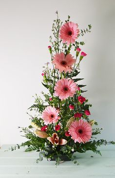 Pink Flower Arrangement, Easter Flower Arrangements, Altar Flowers, Large Flower Arrangements, Flowers And Greenery, Church Flower Arrangements, Creative Flower Arrangements, Flower Arrangements Simple, Church Flowers