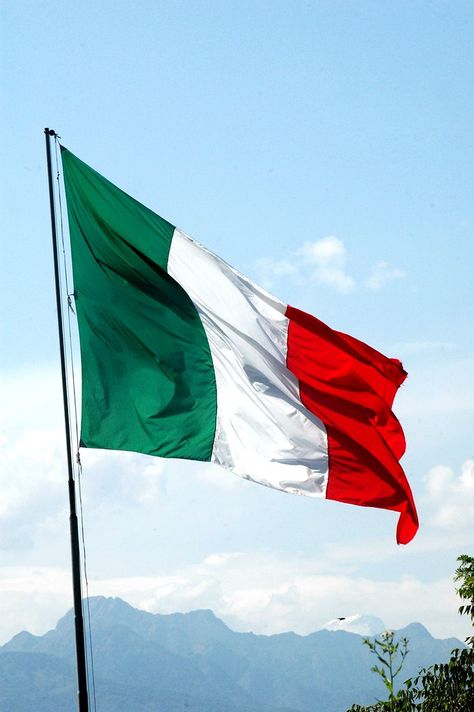 Italy Flag Aesthetic, Italian Flag Aesthetic, Italy Flag Wallpaper, Italian Flag Wallpaper, Italian Wallpaper Aesthetic, Italian Culture Aesthetic, Italia Wallpaper, Flags Aesthetic, Italia Aesthetic