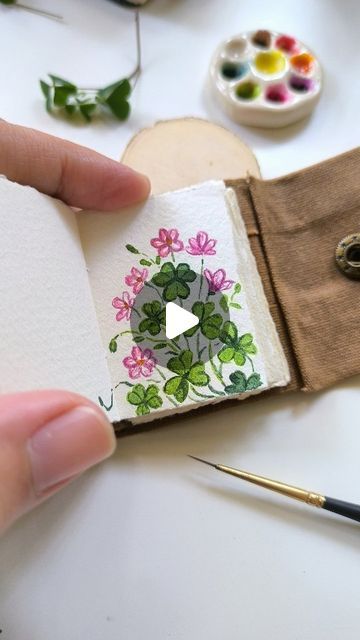 Samprity Ozah on Instagram: "A tiny oxalis. 🙂😃 I don't have time for details, and honestly shooting mini art is a bit difficult, so an easy/imperfect version in the mini journal.  ..  @quiversmithsph journal @princetonbrush brushes @mijello_mission watercolor ..  ..  #artprocessreel #easypaintings #easywatercolor #artdemo #watercolor_daily_guide #floralsyourway #flowerpaintingclub #tinyartjournal #ihaveathingfortinyart #minipaintingreels #sketchbookrevival2023 #drawing_pigments #watercolorreels #painteveryday2023 #floralsketch #watercolorprocessvideo #miniartjournal" Tiny Watercolor Paintings Simple, Mini Watercolour Painting, Miniature Watercolor Paintings Easy, Tiny Watercolor Landscapes, Mini Watercolor Journal, Watercolour Journal, Watercolor Mini, Mini Art Journal, Tiny Art