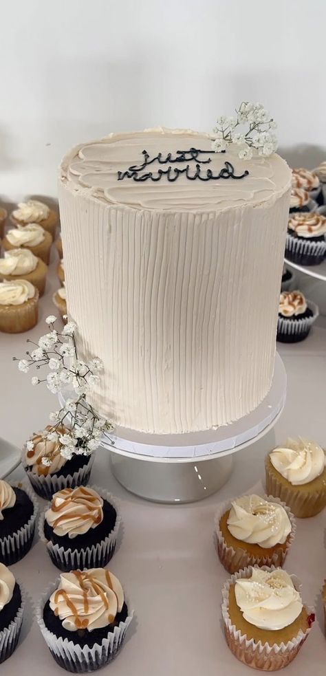 Simple Just Married Cake, Just Married Cake Simple, Small Wedding Cakes With Cupcakes, Civil Wedding Cake, 1 Tier Wedding Cake, Just Married Wedding Cake, Wedding Cake Minimalist, 1 Tier Wedding Cakes, Just Married Cake