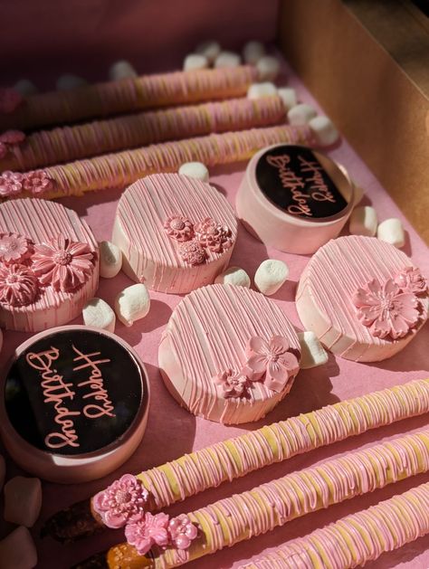 Birthday Pretzel Rods, Elegant Pretzel Rods, Pink And Gold Pretzel Rods, Pink And White Pretzel Rods, Pink And White Pearl Pretzel Rod, Chocolate Dipped Pretzel Rods, Dipped Pretzel Rods, Chocolate Dipped Pretzels, Chocolate Oreo