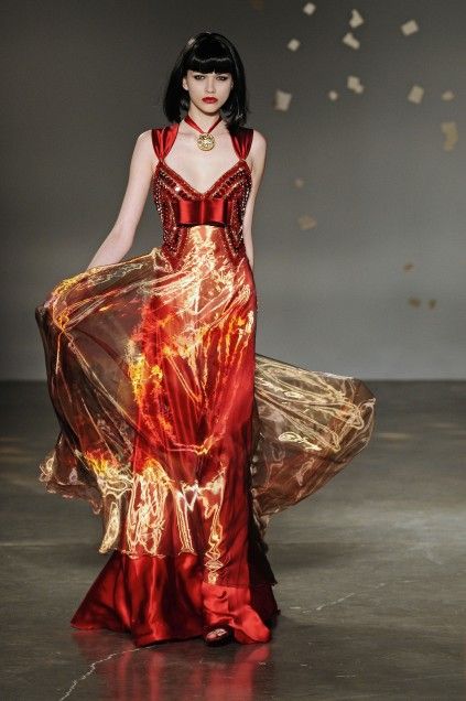 Fire Gown Haute Couture, Chinese Haute Couture, Red Haute Couture Gowns, Fire Queen Dress, Fire Inspired Fashion, Fire Inspired Dress, Fire Themed Outfits, Red High Fashion, Flame Dress