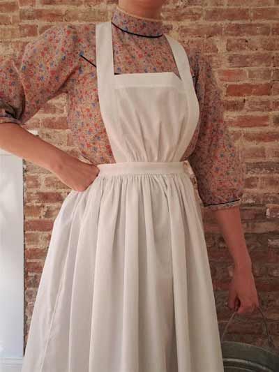 20+ Vintage Apron Patterns - Free, Cute And Easy To Sew ⋆ Hello Sewing Pinafore Apron Pattern Free, Apron Patterns Free, Vintage Apron Patterns, Pinafore Apron Pattern, Easy Apron Pattern, Retro Apron Patterns, Victorian Aprons, Edwardian Kitchen, Easy Apron