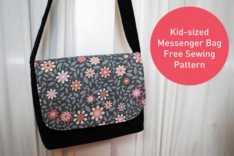 Bag Free Pattern, Messenger Bag Patterns, Projek Menjahit, Kids Bag, Kids' Bag, Sewing Tutorials Free, Bag Sewing, Fabric Purses, Sewing Purses