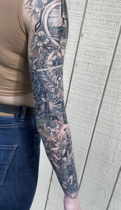 Ahsoka Sleeve Tattoo, Female Star Wars Tattoo, Starwars Sleeve Tattoos, Nerd Sleeve Tattoo, Star Wars Half Sleeve Tattoo, Floral Star Wars Tattoo, Star Wars Leg Tattoo, Clone Wars Tattoo Ideas, Droid Tattoo