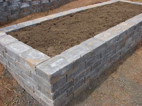 Found on Bing from www.pinterest.com Raised Garden Bed Stone, Stone Raised Beds, Stone Flower Beds, Garden Pavers, Raised Vegetable Gardens, Patio Flowers, Raised Flower Beds, Building A Raised Garden, Brick Garden