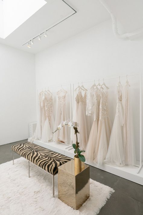 Bridal Marketing, Atelier Decor, Bridal Shop Interior, Bridal Shop Decor, Bridal Room Decor, Bridal Boutique Interior, Stores In New York, Showroom Ideas, Bridal Showroom