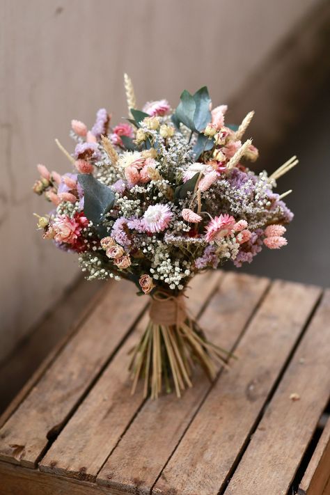 Winter wedding flowers bouquets