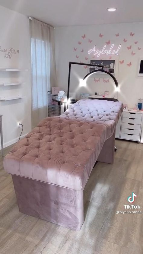 Waxing Bed For Salon, Curved Lash Bed, Lash Bed Setup Ideas, Eyelashes Bed, Lash Room Decor Ideas Interior Design, Lash Bed Setup, Lash Shed, Lash Room Aesthetic, Lash Bed Ideas