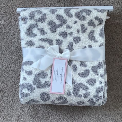 Cupcakes And Cashmere Throw. 50”X 60”. New. Super Soft Like Barefoot Dreams! Cashmere Throw, Cashmere Blanket, Cupcakes And Cashmere, Christmas Blankets, Throw Blankets, Decorative Throws, Gray White, Blankets & Throws, Blankets