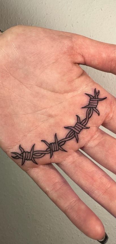 Cool Palm Tattoos, Tattoos On Palm Of Hand, Finger Webbing Tattoo, Tattoo Palm Hand, V Shaped Tattoo Design, Chain Finger Tattoo, Palm Tattoos Men, Hand Palm Tattoos For Women, Small Palm Tattoo