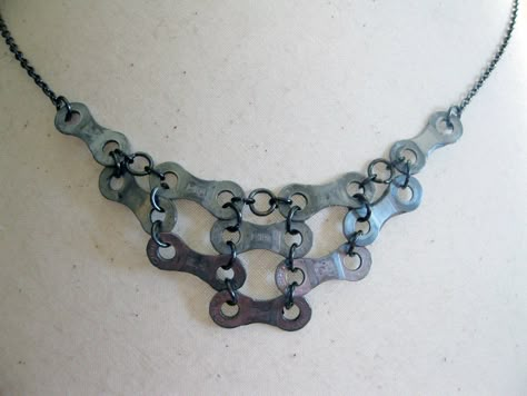 upcycled bike chain necklace Chain Jewelry Diy, Bicycle Jewelry, Bike Jewelry, Bridal Statement Necklace, Statement Jewelry Necklace, Bicycle Gift, Post Apo, Hardware Jewelry, Bicycle Chain