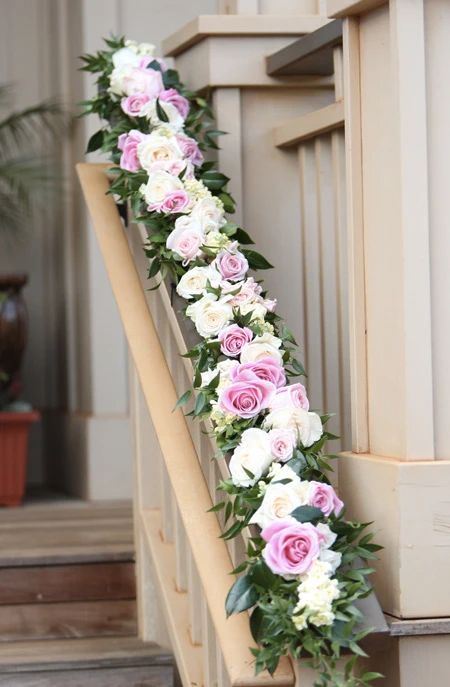 Top 10 Wedding Staircases Ideas for Intimate Indoor Weddings – Clear Wedding Invites Bannister Garland, Wedding Staircase Decoration, Wedding Staircase, Staircase Decor, Wedding Entrance, Stair Decor, Floral Garland, Garland Wedding, Wedding Aisle